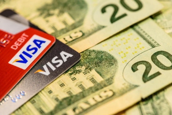 Tiền mặt, sổ séc, thẻ tín dụng và ATM